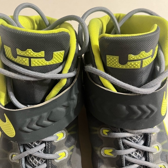 Men’s Nike Zoom LeBron Soldier Eight 8 Basketball Shies Size 13 653641-070 - Picture 2 of 9